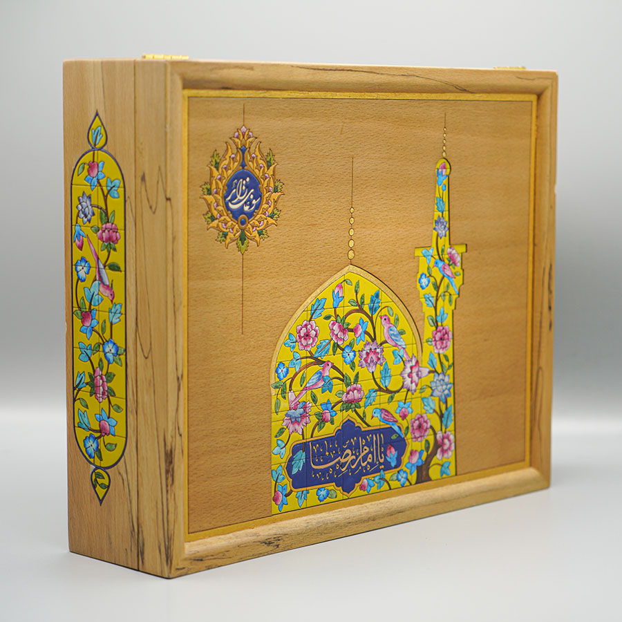 اثر صنایع‌دستی نگارگری برجسته روی چوب و طلای ۱۸ عیار یا امام رضا
