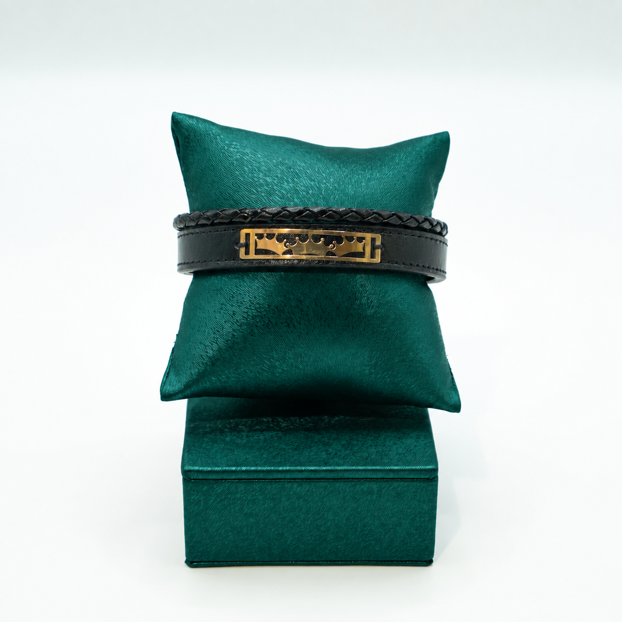 دستبند چرمی وِلارا